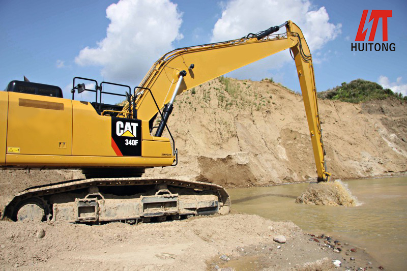 Due to the influence of the construction environment, the appearance of the excavator long fronts is prone to corrosion and rust. Therefore, when this phenomenon occurs, rust removal, repair, and painting must be carried out in time.