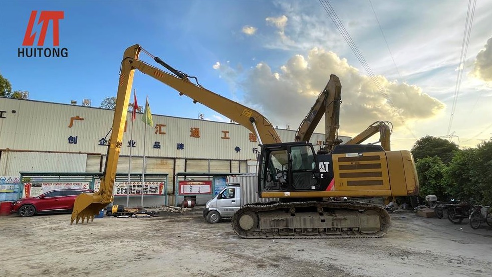 Excavator long front boom assists in urban transformation