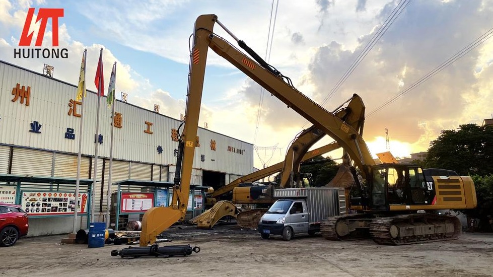 Precautions for operation of excavator long fronts arm