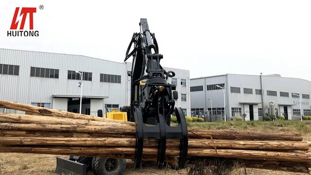 Excavator rotary grapple installation trial and usage scenarios